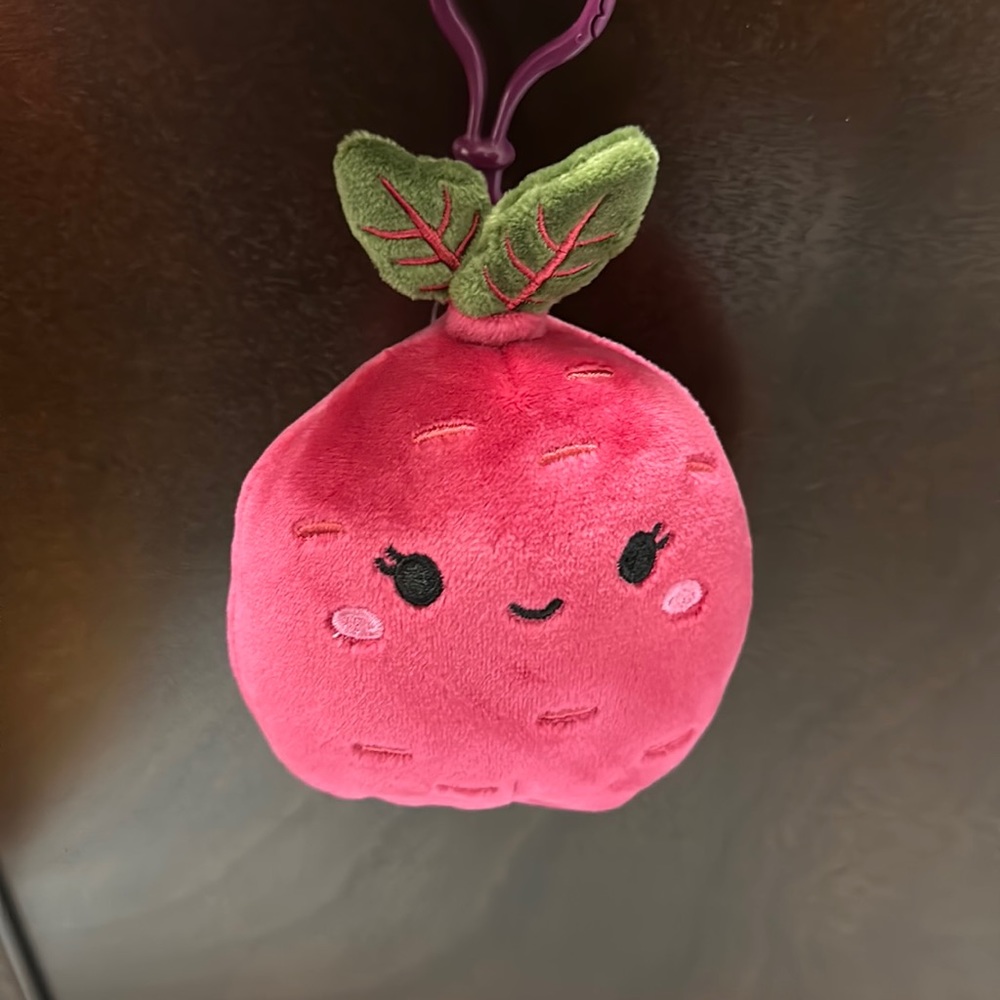 (NWT) Claudia the beet squishmallow clip